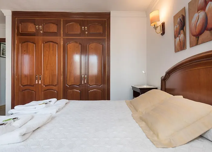 Imperial * 托雷莫利诺斯